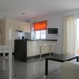 apartamentos-jimmy-2.hotelsinnerja.org/